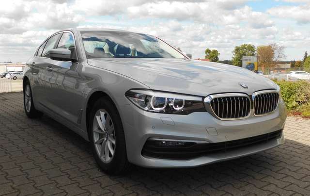 Left hand drive BMW 5 SERIES 520i BUSINESS